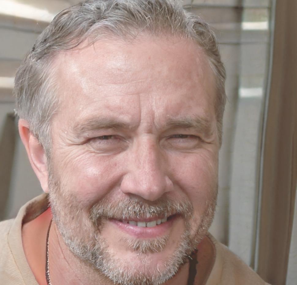 Portrait de Julien Moreau, expert en analyse concurrentielle